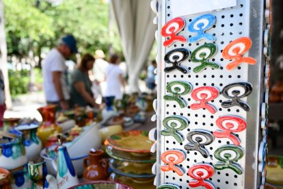 Imanes del indalo en la Feria de Alfarería