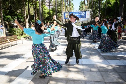 Una de las parejas protagonistas de los bailes tradicionales.
