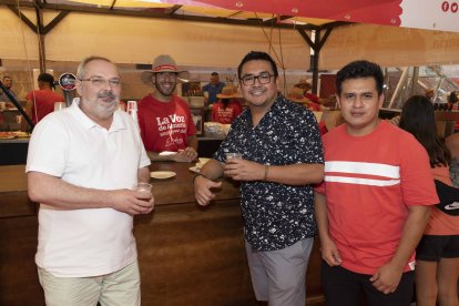 José Luis Labraca y los peruanos Guillermo Cayllahua y Omar Velásquez.