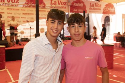 Lucas Jurado y Alejandro García pasándolo bien en el chiringuito