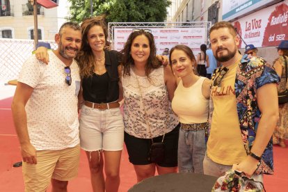 Santi, Pilar, Irina, Irene y Nacho apostaron por irse de tapas a la Plaza Pablo Cazard