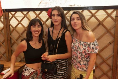 Las jóvenes Mireia, Pilar y Sara.