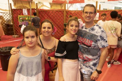 Sandra, Elisa, Angelica y Víctor, de Barcelona.