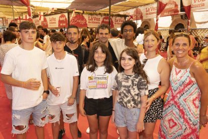 Antonio, Alexandro, Antonio, Athenea, José, Valeria, Teeene, Mary y Lola