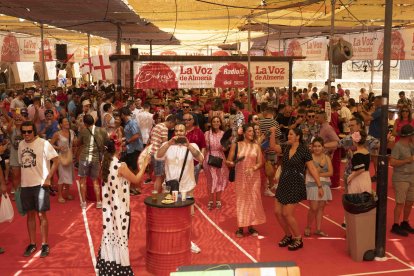 El ambigú de La Voz empezó a animarse gracias a la actuación de Noches de Candela.