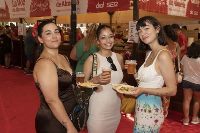 Candela Gómez, Nuria Martín y Ana Martín, de Aguadulce.
