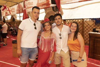 Claudia, Ana, Víctor y Javi pasaron por el ambigú de La Voz de Almería.
