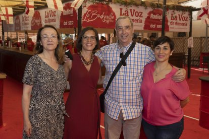 Antonia Sánchez Villanueva, subdirectora de La Voz; Margarita Cobos, concejal de Sostenibilidad Ambiental; Ambrosio Sánchez y Lola González