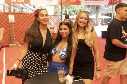 Isabel, Lydia y Paula pasándolo bien entre amigas