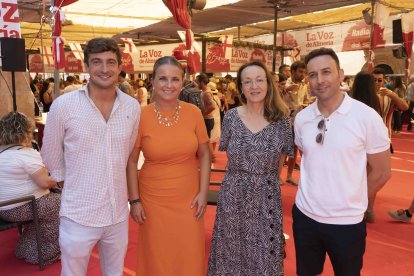 Javier Carmona, director de marketing de La Unión; Mª Luisa Cruz, diputada provincial de Promoción Agroalimentaria; Antonia Sánchez Villanueva, subdirectora de La Voz; Ricardo Céspedes, director comercial de La Voz