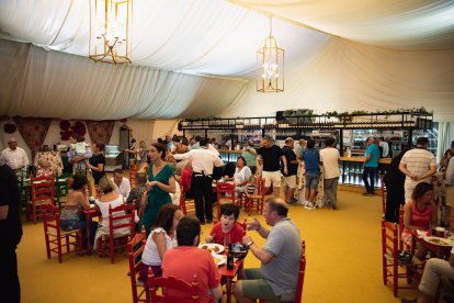 Una noche más, La Pita fue punto de encuentro de muchos almerienses en la Feria.