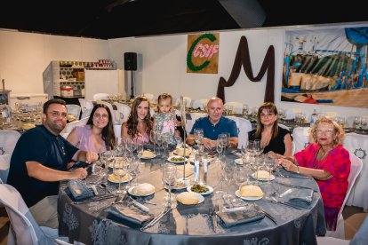 Iván Chaves, Miriam Díaz, Sheila Fernández, Juan Díaz, Cloe, Ana Fernández e Isabel Fernández.