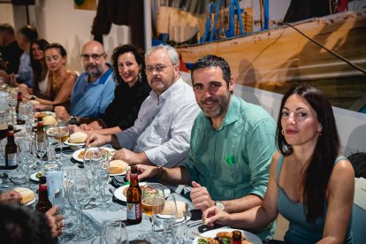 Rosario Soto, Juanjo Alonso, Miguel Borra, Juan Fernández Cabezas, Aránzazu Martínez y la alcaldesa en funciones, María Vázquez acudieron a la tradicional cena de CSIF.