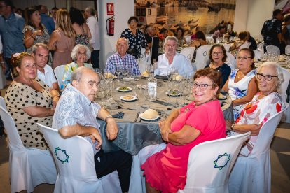 Rosalía, Arnaldo, Angelita, Antonio, José, Rosalía, Ana, Pilar, Otilia y Juan. Todos jubilados hace 10 años y siguen en el sindicato.