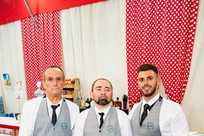Manuel Chacón, Ramón Sánchez y Diego Revuelta, dispuestos antes de una intensa noche en El Trinquete.