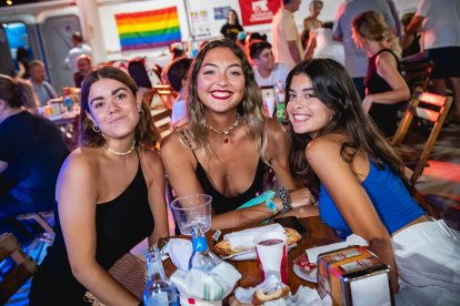 Andrea, Sara y Claudia estuvieron muy agusto en El Rincón Cubano.