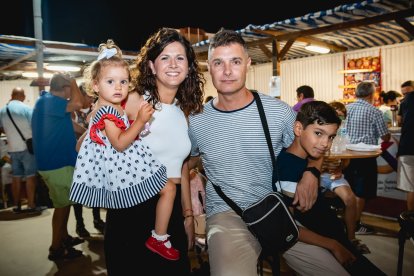La Coordinadora Provincial de Izquierda Unida, María Jesús Amate disfrutó la noche junto a su familia.