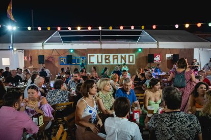 Apenas había mesas libres en El Rincón Cubano.