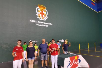 Veteranos y noveles en el Frontón Andarax.