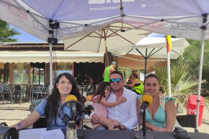 Patricia y Jose de Miel Sierra de Filabres se acercan hasta el Stand de la SER.