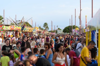 Multitud de personas se acercaron este miércoles a la feria.