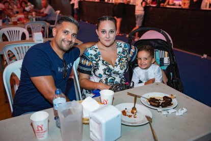 Christian y Gemma llevaron al pequeño Christian a disfrutar de la Feria.