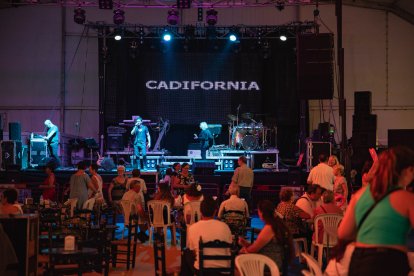 La gente disfrutó de los conciertos y el gran ambiente de la Caseta Municipal.