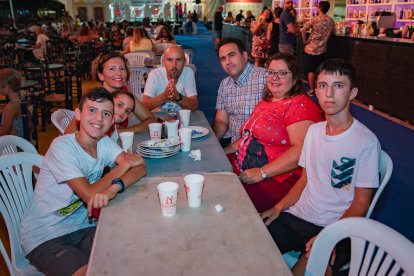 Manuel, Roci, María José, Pablo, David, Eva, Manuel y Manoli pasaron una gran noche en familia.