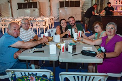Conchi, María José, Alberto, Laura, Paco y Juan Ramón compartieron un brindis muy especial.