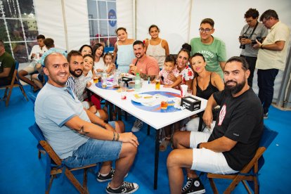 Miguel, Encarni, Bea, Antonio, Tamara, Natalia, Javi y Alex compartieron una gran noche en familia.