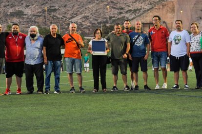 Merecido homenaje a una leyenda del Poli.