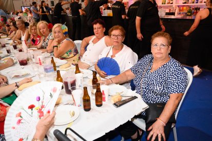Paqui López y las hermanas Loli e Isa Pardo.