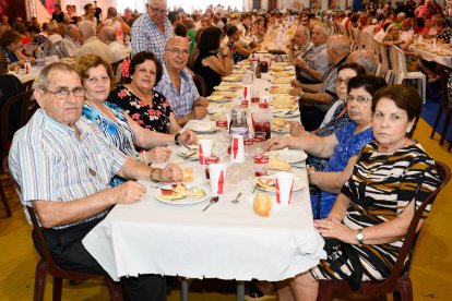 Francisca, Josefa, María, Antonio, Carmen, Adela y Javier en el homenaje.