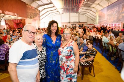 Los asistentes pudieron intercambiar palabras con la alcaldesa.