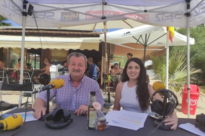 El alcalde de Pulpí, Juan Pedro García ha visitado el Stand de la SER en San Juan de los Terreros.