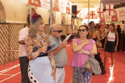 Rosario Sánchez, con una falda confeccionada por ella misma y una camisa vintage.