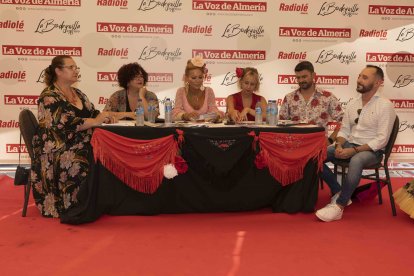 Carmen García, Lourdes Ontiveros, Mar Segura, Ana Belén Torres, Curro Ruiz y Tomás de María, el jurado al completo.
