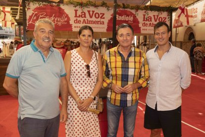 Juan Fernández, consejero delegado de La Voz; Belén García, secretaria UNED; José Jesús Gázquez, director de la UNED; José Miguel Vizcaíno, comercial de CM 2000