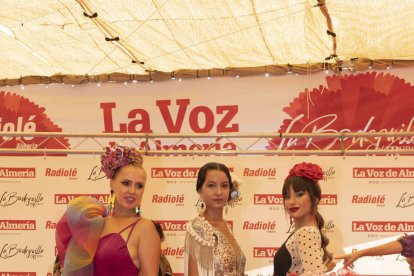 Asunción Martínez, Ana Hernández y Candela Salas, tercera, segunda y ganadora en el Concurso de Trajes de Flamenca.