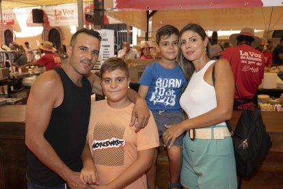 José Carlos, Carlos, Eric y Susana disfrutaron muchísimo en el ambigú de La Bodeguilla de Burana y La Voz
