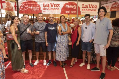 Los compañeros de CM 2000 disfrutaron del mediodía del ambigú de la Plaza Pablo Cazard