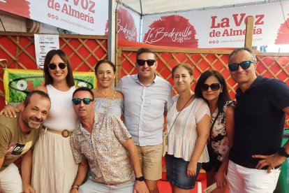 Javier Amate, Mely Cantón, Francis Palafox, Encarni Valverde, Nicolás Ayala, Rosa Cantón, Sonia Pérez y Manuel García, desde el precioso pueblo de Terque.