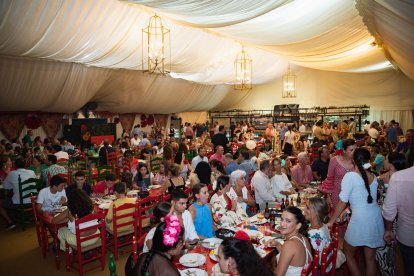 Música en directo y muy buen ambiente en el interior de La Pita.