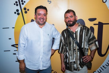 Rafa y Miguel, de Sones del Sur, antes de poner su toque musical a la noche.