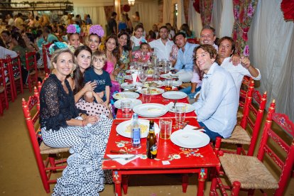 Elisa Hueso, Aitana Moreno, Lucas Sánchez, Reyes Fernández, María José Freniche, Carmen Freniche, Lola, Juan León, Rodrigo López Urrutia, Amos García, Alejandro Guerrero, Luis Sánchez y Joaquín Álvarez