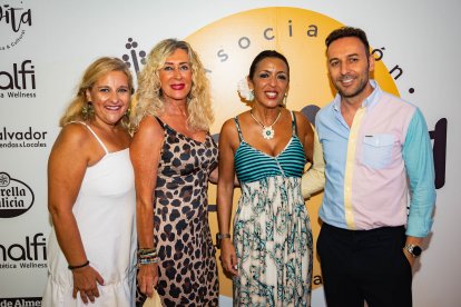 Ricardo Céspedes con Marta Bosquet, Eva García y Elena Ibáñez