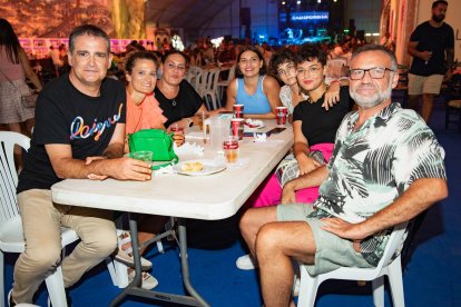 Rafa, Bego, Yoli, Laura, Laura, Ana y Juanma pasaron la noche en familia.
