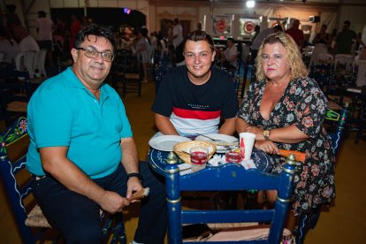 Antonio, Ana y Adrián pasaron una noche muy agradable.