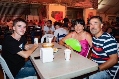 Rafa, Trini y Dani estuvieron encantados en la Caseta Municipal.