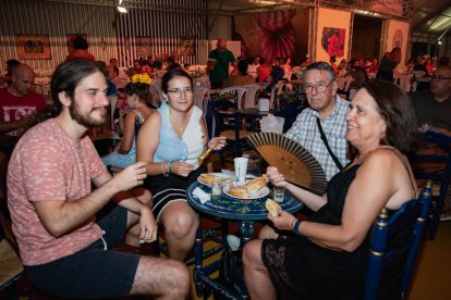 Carmen, Nuria, David, Paula e Isidoro disfrutaron de una gran noche.